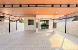 Charoenchang Pharmacy, Rat Uthit Road, Saen Saep, Min Buri, Bangkok, 10510 Thailand, Min Buri, 