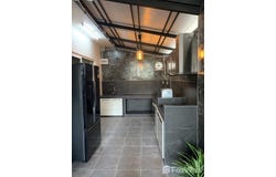 Khrua Saep Isan, P.K. Apartment 1 Adun Tham Praphat Rd., Pak Nam, Mueang Rayong, Rayong 21000, THA, Pak Nam, Rayong