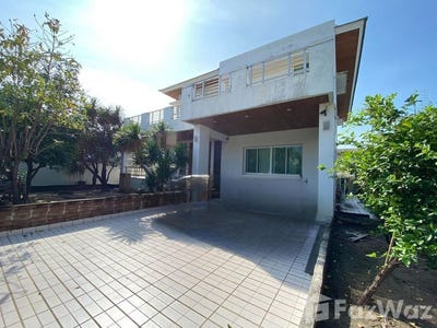 /international/th/artlab-art-and-design-studio-hua-mak-bang-kapi-bangkok-10240-thailand-bang-kapi-bangkok-340000102822/