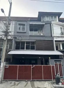 /international/th/7-eleven-lat-phrao-intersection-22-soi-lat-phrao-80-wang-thonglang-bangkok-10310-thailand-wang-thonglang-bangkok-340000140669/