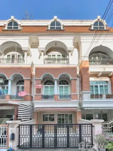 /international/th/22-ramkhamhaeng-123-hua-mak-bang-kapi-bangkok-10240-thailand-bang-kapi-bangkok-340000146476/