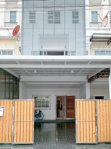 /international/th/รอยัล-ราชาวดี-บางมด-จอมทอง-กรุงเทพมหานคร-10150-ประเทศไทย-จอมทอง-340000048130/