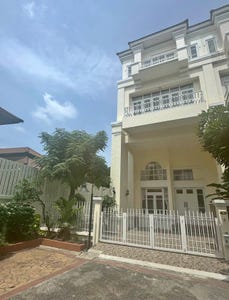 /international/th/soi-muban-city-plus-sukhumvit-50-phra-khanong-khlong-toei-bangkok-10110-tha-phra-khanong-bangkok-340000088362/