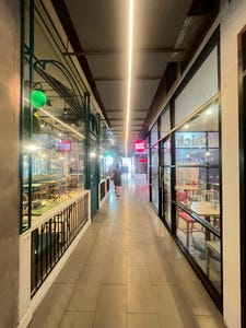 /international/th/rot-niyom-asok-montri-road-khlong-toei-nuea-vadhana-bangkok-10110-thailand-vadhana-bangkok-340065926464/
