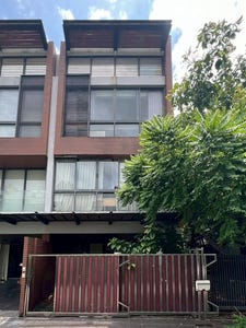 /international/th/the-plot-yen-akat-soi-nawin-chong-nonsi-yan-nawa-bangkok-10120-thailand-yan-nawa-bangkok-340000065247/
