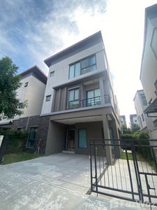 /international/th/vareeruk-international-thap-chang-saphan-sung-bangkok-10240-thailand-saphan-sung-bangkok-340000123398/