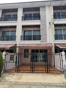 /international/th/338-219-soi-suwan-khlong-chaokhun-sing-wang-thonglang-bangkok-10310-thailand-wang-thonglang-bangkok-340000059449/