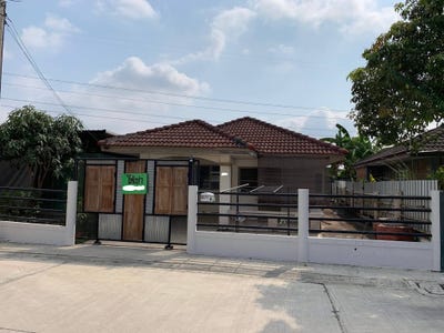 /international/th/charoenchang-pharmacy-rat-uthit-road-saen-saep-min-buri-bangkok-10510-thailand-min-buri-bangkok-340065848884/