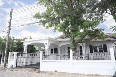 /international/th/korat-shutters-tshutter-one-ถนน-สุรนารายณ์-บ้านเกาะ-นครราชสีมา-30000-ประเทศไทย-นครราชสีมา-340000144682/
