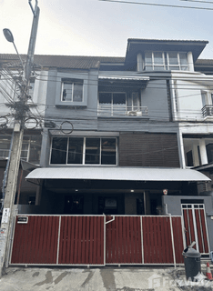 /international/th/7-eleven-lat-phrao-intersection-22-soi-lat-phrao-80-wang-thonglang-bangkok-10310-thailand-wang-thonglang-bangkok-340065931032/