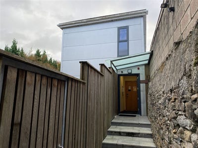 /international/ie/office-to-let-the-green-killaloe-clare-210066050868/
