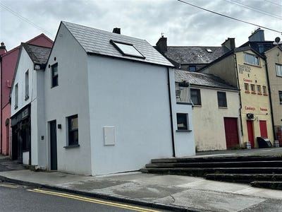 /international/ie/an-tigin-ban-the-square-ennistymon-clare-210066042198/