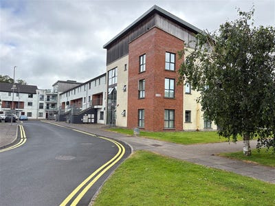 /international/ie/bru-na-sionna-shannon-town-centre-shannon-co-clare-shannon-clare-210066159498/