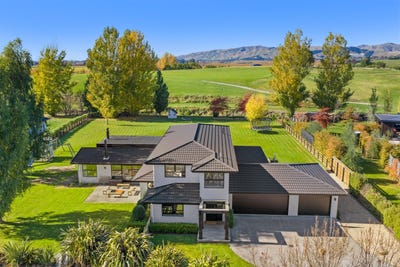 /international/nz/8-bradleigh-park-fairhall-marlborough-380066098591/