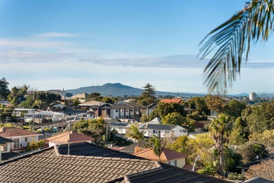 /international/nz/13-oki-place-glenfield-north-shore-city-380066168744/