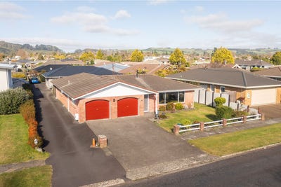 /international/nz/18-robertson-street-glenholme-rotorua-380066174905/