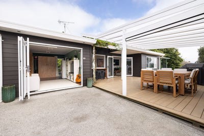 /international/nz/judea-tauranga-380066181248/