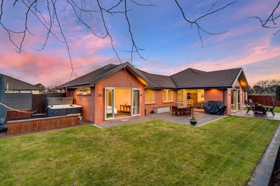 /international/nz/18-westpark-drive-burnside-christchurch-city-380066181910/