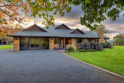 /international/nz/445-luck-at-last-road-cambridge-waipa-380066075961/