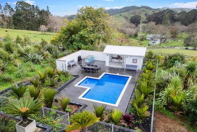 /international/nz/7-pineview-lane-helensville-rodney-380066077398/