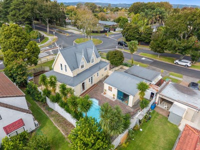 /international/nz/2-brylee-drive-conifer-grove-auckland-380066108985/
