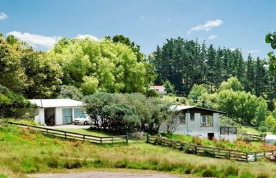 /international/nz/19-spur-road-silverdale-hamilton-city-380066082878/
