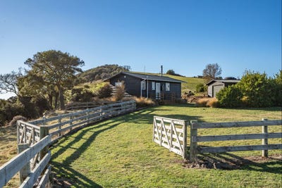 /international/nz/624-chorlton-road-little-akaloa-canterbury-380066082269/
