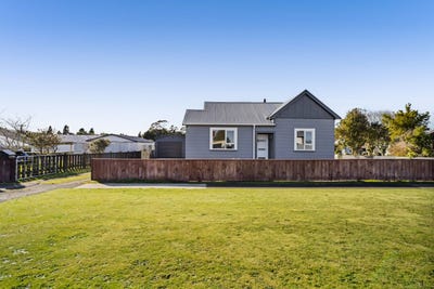 /international/nz/2-orlando-street-stratford-taranaki-380066179682/