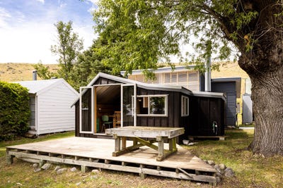 /international/nz/lake-tekapo-mackenzie-380066122659/