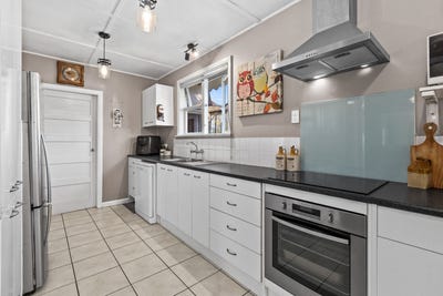 /international/nz/908-lane-street-mahora-hastings-380066169104/
