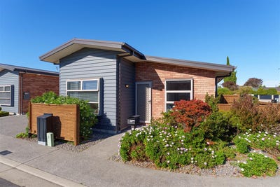 /international/nz/upper-riccarton-christchurch-city-380066078960/