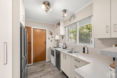 /international/nz/49-gordon-street-avalon-lower-hutt-city-380066089236/