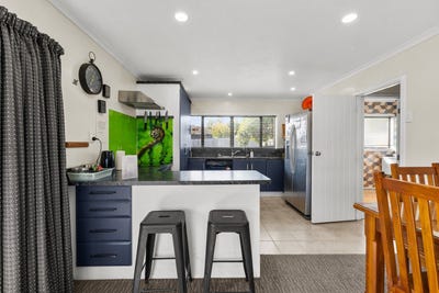 /international/nz/6-rinaha-place-koutu-rotorua-380066118316/