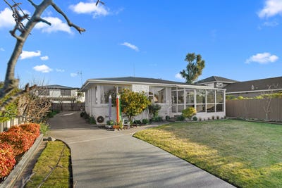 /international/nz/43-whitby-street-burnside-christchurch-city-380066184247/