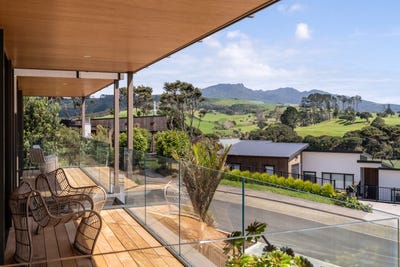 /international/nz/7-pekapeka-street-raglan-waikato-380066116752/
