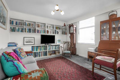 /international/nz/4-gill-road-eastbourne-lower-hutt-city-380066107620/