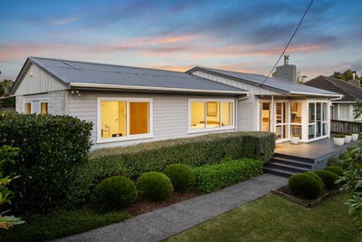 /international/nz/1-mackwood-place-birkdale-north-shore-city-380066167156/
