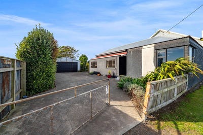 /international/nz/3286-south-road-opunake-south-taranaki-380066100390/