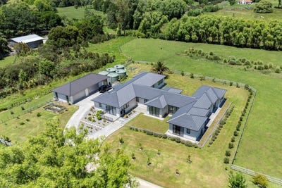 /international/nz/134-postman-road-dairy-flat-rodney-380066086778/