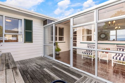 /international/nz/48-somes-crescent-newlands-wellington-city-380066185181/
