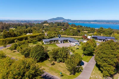 /international/nz/35-blue-ridge-drive-acacia-bay-taupo-380066112018/