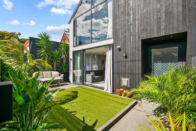/international/nz/new-plymouth-central-new-plymouth-380066110109/