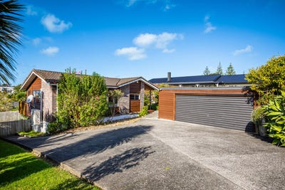 /international/nz/16-halldene-terrace-red-beach-rodney-380066096610/