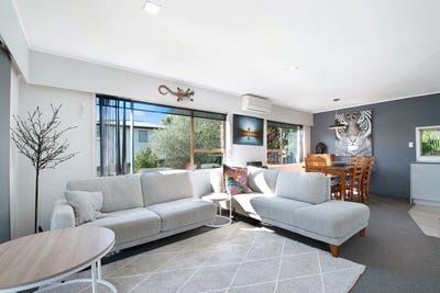 /international/nz/3-cezanne-place-new-lynn-waitakere-city-380066086179/