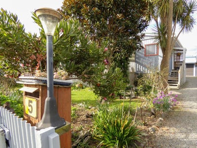 /international/nz/5-te-whena-street-otaki-beach-kapiti-coast-380066178448/