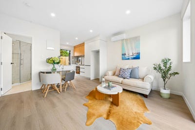 /international/nz/new-lynn-waitakere-city-380066079625/