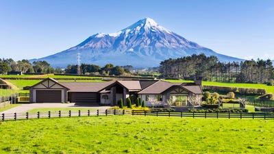 /international/nz/82-flint-road-west-stratford-taranaki-380066179915/