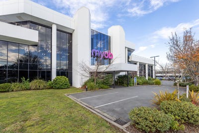 /international/nz/17-sir-william-pickering-drive-burnside-christchurch-city-380066147912/