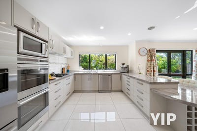 /international/nz/6-derry-hill-churton-park-wellington-city-380066110422/