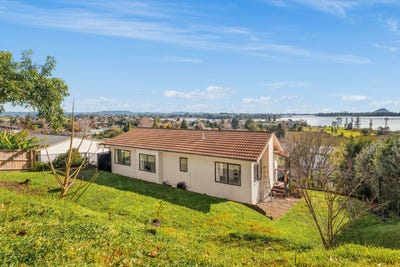 /international/nz/33-dingadee-street-welcome-bay-tauranga-380066168572/